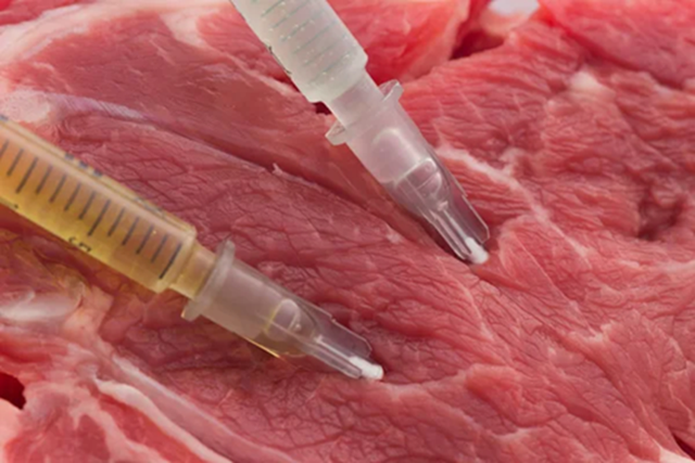 Vụ bơm tinh chất "biến hóa" thịt trâu giả thành thịt bò: Những mẹo đơn giản giúp nhận biết thịt bò giả- Ảnh 2. Vụ bơm tinh chất "biến hóa" thịt trâu giả thành thịt bò: Những mẹo đơn giản giúp nhận biết thịt bò giả- Ảnh 2.