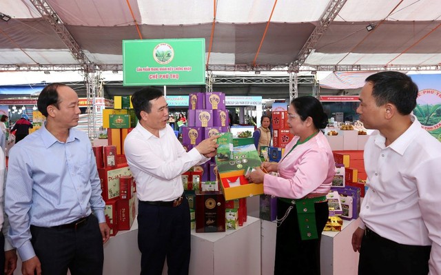 Xây dựng tỉnh Phú Thọ trở thành một trong những trung tâm công nghiệp, dịch vụ, logistics, du lịch cả nước- Ảnh 6.