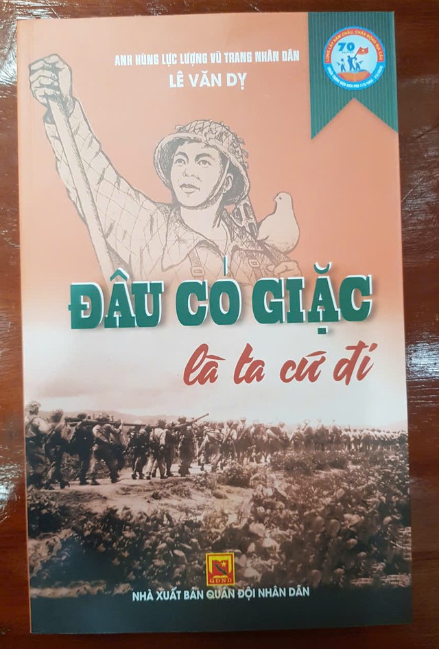 Giới thiệu và trưng bày bộ sưu tập chân dung “Tự hào phụ nữ Việt Nam” và giới thiệu cuốn sách “Đâu có giặc là ta cứ đi”- Ảnh 3. Giới thiệu và trưng bày bộ sưu tập chân dung “Tự hào phụ nữ Việt Nam” và giới thiệu cuốn sách “Đâu có giặc là ta cứ đi”- Ảnh 3.