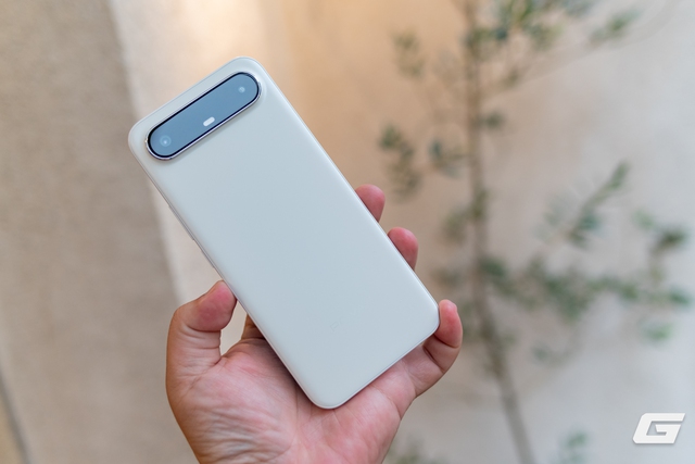 Cận cảnh Tecno Pova Slim 5G: Mảnh mai, cá tính, giá chỉ 6 triệu đồng- Ảnh 5. Cận cảnh Tecno Pova Slim 5G: Mảnh mai, cá tính, giá chỉ 6 triệu đồng- Ảnh 5.