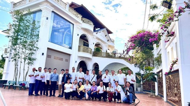 Phóng viên Tấn Tài trong một lần đi thực tế Phóng viên Tấn Tài trong một lần đi thực tế