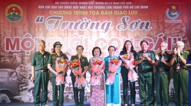 Trường Sơn - một thời con gái: Khúc tráng ca về những bông hồng thép- Ảnh 5. Trường Sơn - một thời con gái: Khúc tráng ca về những bông hồng thép- Ảnh 5.