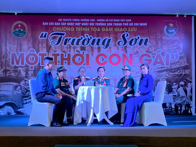 Trường Sơn - một thời con gái: Khúc tráng ca về những bông hồng thép- Ảnh 2. Trường Sơn - một thời con gái: Khúc tráng ca về những bông hồng thép- Ảnh 2.