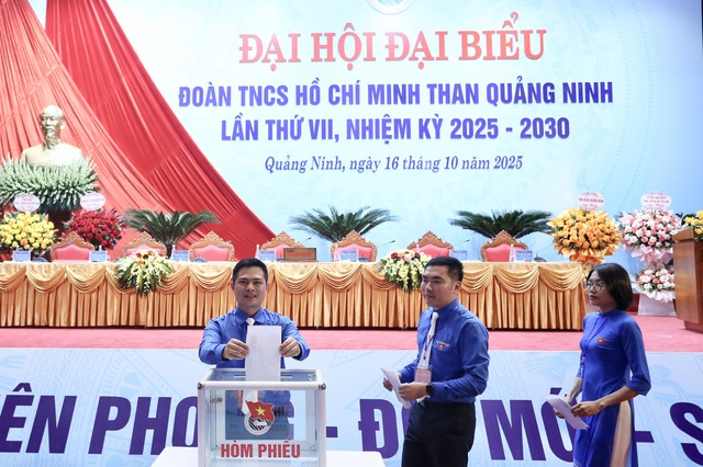 Anh Hoàng Việt Phương tiếp tục được bầu làm Bí thư Đoàn Than Quảng Ninh, nhiệm kỳ 2025 - 2030- Ảnh 3. Anh Hoàng Việt Phương tiếp tục được bầu làm Bí thư Đoàn Than Quảng Ninh, nhiệm kỳ 2025 - 2030- Ảnh 3.
