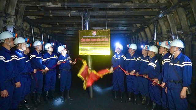 Anh Hoàng Việt Phương tiếp tục được bầu làm Bí thư Đoàn Than Quảng Ninh, nhiệm kỳ 2025 - 2030- Ảnh 4. Anh Hoàng Việt Phương tiếp tục được bầu làm Bí thư Đoàn Than Quảng Ninh, nhiệm kỳ 2025 - 2030- Ảnh 4.