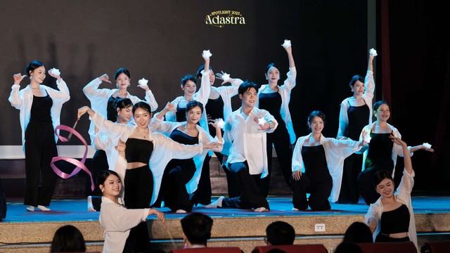 Thăng hoa cảm xúc cùng đêm nhạc hội SPOTLIGHT 2025 - ADASTRA- Ảnh 4. Thăng hoa cảm xúc cùng đêm nhạc hội SPOTLIGHT 2025 - ADASTRA- Ảnh 4.