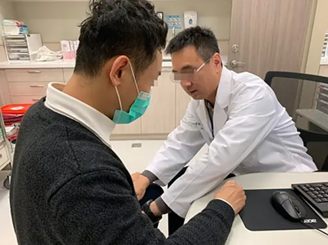 Thợ cắt tóc 28 tuổi bất ngờ mắc HIV dù “chưa từng yêu ai”, bác sĩ cảnh báo thói quen chết người trong nhiều tiệm tóc ở Việt Nam- Ảnh 1.