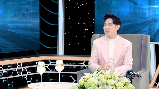 Nam ca sĩ là Viện phó 50 tuổi: "Tự nhiên tôi nổi da gà"- Ảnh 1. Nam ca sĩ là Viện phó 50 tuổi: "Tự nhiên tôi nổi da gà"- Ảnh 1.