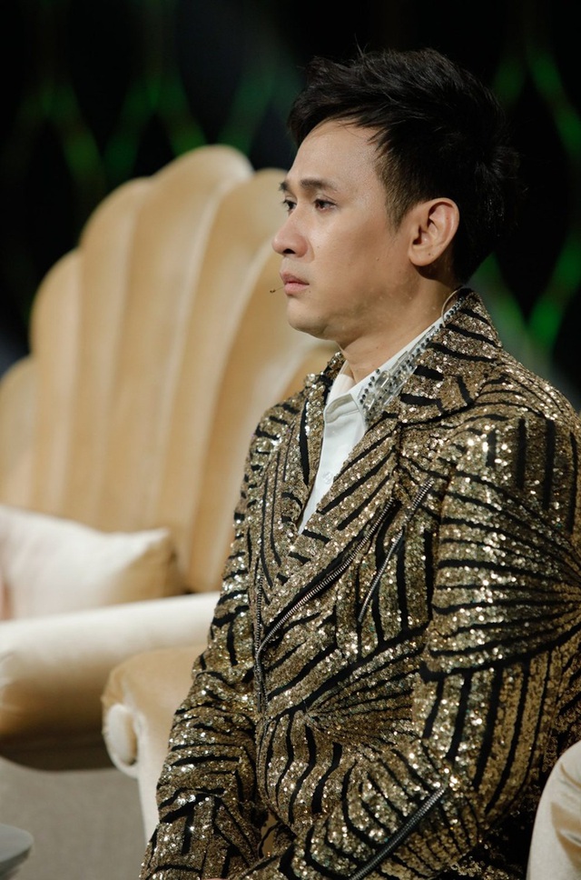 Nam ca sĩ là Viện phó 50 tuổi: "Tự nhiên tôi nổi da gà"- Ảnh 2. Nam ca sĩ là Viện phó 50 tuổi: "Tự nhiên tôi nổi da gà"- Ảnh 2.