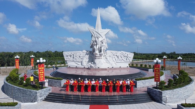 Công trình cụm tượng đài Chiến thắng Đầm Dơi - Cái Nước - Chà Là vừa được đưa vào sử dụng. Công trình cụm tượng đài Chiến thắng Đầm Dơi - Cái Nước - Chà Là vừa được đưa vào sử dụng.