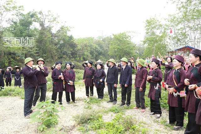 Hát sli được người dân địa phương trình diễn trong các lễ hội truyền thống.