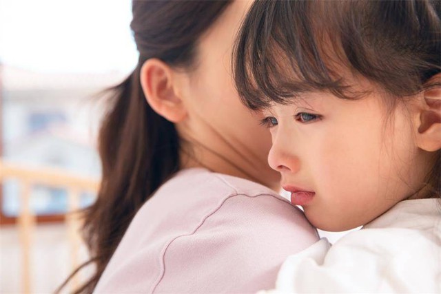 Nỗi băn khoăn của mẹ: Con ở nh&agrave; th&igrave; khỏe mạnh, sao đến lớp lại cứ ốm suốt?- Ảnh 1.
