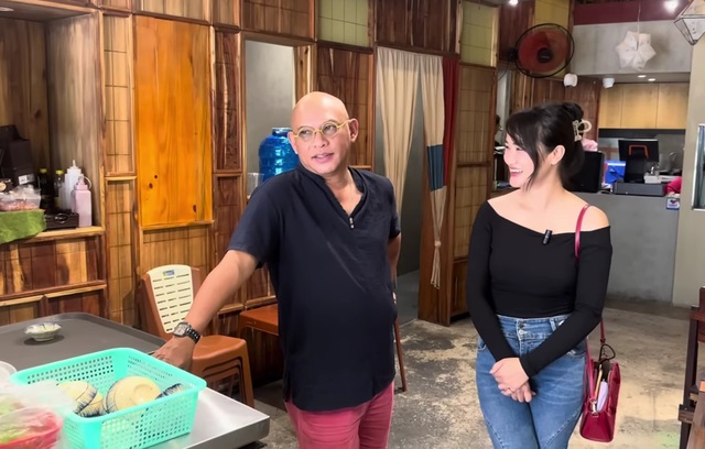 Trùm Điền Quân Color Man gặp lại nhân viên sau phá sản, phải tự bưng bê- Ảnh 1. Trùm Điền Quân Color Man gặp lại nhân viên sau phá sản, phải tự bưng bê- Ảnh 1.