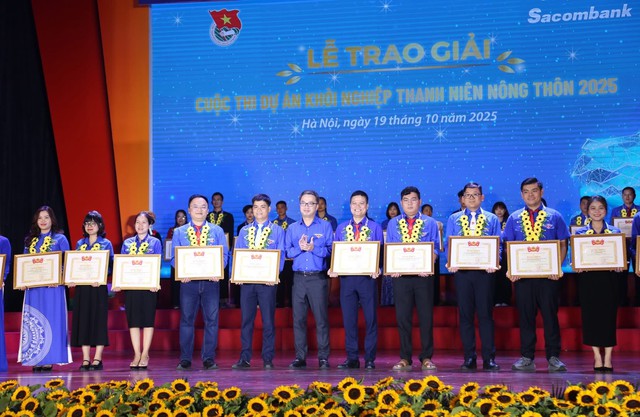 “Cà Mèn” – Dự án đóng gói đặc sản quê hương giành giải nhất Cuộc thi Dự án khởi nghiệp thanh niên nông thôn 2025- Ảnh 5. “Cà Mèn” – Dự án đóng gói đặc sản quê hương giành giải nhất Cuộc thi Dự án khởi nghiệp thanh niên nông thôn 2025- Ảnh 5.