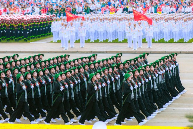 Nữ sinh viên ĐHQG-Hồ Chí Minh được khen thưởng các cấp vì thành tích nổi bật trong hoạt động tham gia diễu binh, diễu hành tại Lễ kỷ niệm 80 năm Cách mạng Tháng Tám và Quốc khánh nước Cộng hòa xã hội chủ nghĩa Việt Nam- Ảnh 2. Nữ sinh viên ĐHQG-Hồ Chí Minh được khen thưởng các cấp vì thành tích nổi bật trong hoạt động tham gia diễu binh, diễu hành tại Lễ kỷ niệm 80 năm Cách mạng Tháng Tám và Quốc khánh nước Cộng hòa xã hội chủ nghĩa Việt Nam- Ảnh 2.