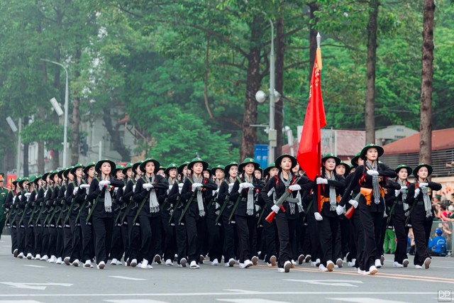 Nữ sinh viên ĐHQG-Hồ Chí Minh được khen thưởng các cấp vì thành tích nổi bật trong hoạt động tham gia diễu binh, diễu hành tại Lễ kỷ niệm 80 năm Cách mạng Tháng Tám và Quốc khánh nước Cộng hòa xã hội chủ nghĩa Việt Nam- Ảnh 3. Nữ sinh viên ĐHQG-Hồ Chí Minh được khen thưởng các cấp vì thành tích nổi bật trong hoạt động tham gia diễu binh, diễu hành tại Lễ kỷ niệm 80 năm Cách mạng Tháng Tám và Quốc khánh nước Cộng hòa xã hội chủ nghĩa Việt Nam- Ảnh 3.