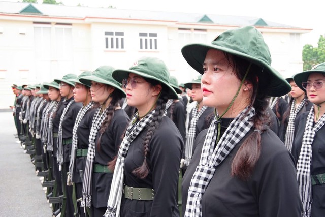 Nữ sinh viên ĐHQG-Hồ Chí Minh được khen thưởng các cấp vì thành tích nổi bật trong hoạt động tham gia diễu binh, diễu hành tại Lễ kỷ niệm 80 năm Cách mạng Tháng Tám và Quốc khánh nước Cộng hòa xã hội chủ nghĩa Việt Nam- Ảnh 4. Nữ sinh viên ĐHQG-Hồ Chí Minh được khen thưởng các cấp vì thành tích nổi bật trong hoạt động tham gia diễu binh, diễu hành tại Lễ kỷ niệm 80 năm Cách mạng Tháng Tám và Quốc khánh nước Cộng hòa xã hội chủ nghĩa Việt Nam- Ảnh 4.