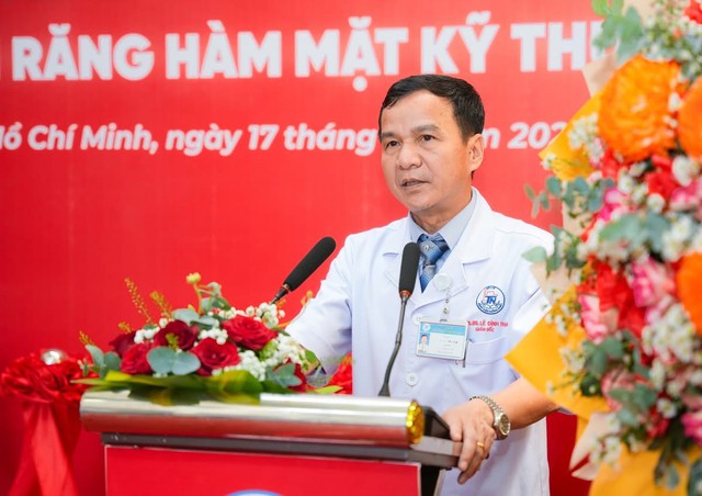 PGS.TS. Lê Đình Thanh phát biểu khai trương Trung tâm Răng Hàm Mặt Kỹ thuật cao. PGS.TS. Lê Đình Thanh phát biểu khai trương Trung tâm Răng Hàm Mặt Kỹ thuật cao.