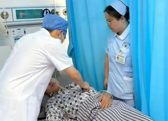 Nam sinh 18 tuổi "cơ bắp tan chảy", su&yacute;t suy thận sau khi tập bật nhảy- Ảnh 1.