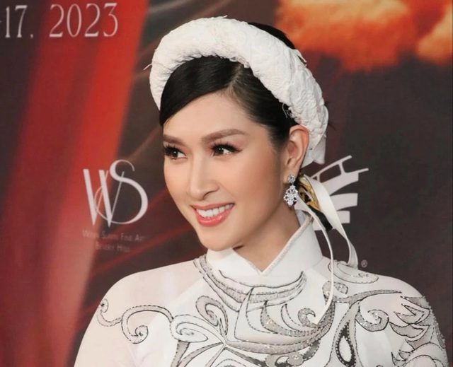 Nữ ca sĩ hải ngoại phải gồng gánh, mua đồ diễn trả góp: "Tôi không có tiền trả hết"- Ảnh 2.