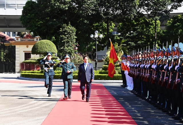 Thủ tướng Phạm Minh Chính: Phòng không - Không quân anh hùng, mãi là ‘lá chắn thép’ của Tổ quốc”- Ảnh 1.