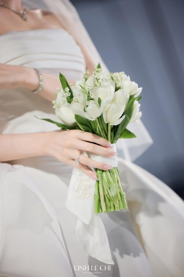 Bí ẩn sau bó hoa cưới của Hoa hậu Đỗ Thị Hà- Ảnh 1. Bí ẩn sau bó hoa cưới của Hoa hậu Đỗ Thị Hà- Ảnh 1.
