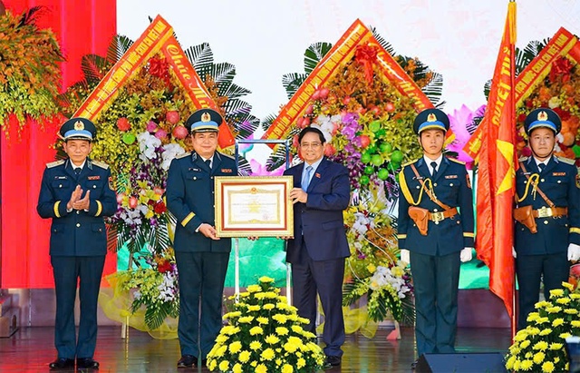 Thủ tướng Phạm Minh Chính: Phòng không - Không quân anh hùng, mãi là ‘lá chắn thép’ của Tổ quốc”- Ảnh 4.