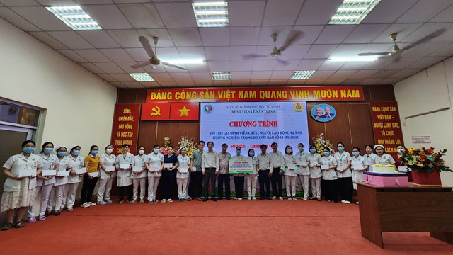 Bệnh viện Lê Văn Thịnh trao hỗ trợ cho viên chức, người lao động có gia đình bị ảnh hưởng do bão số 10- Ảnh 2. Bệnh viện Lê Văn Thịnh trao hỗ trợ cho viên chức, người lao động có gia đình bị ảnh hưởng do bão số 10- Ảnh 2.