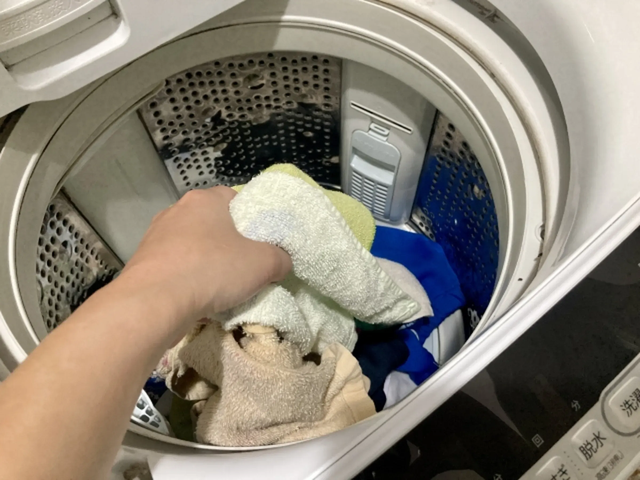 Bé gái 6 tuổi phát hiện mắc bệnh lậu, nguyên nhân lây nhiễm khiến nhiều người giật mình- Ảnh 2.