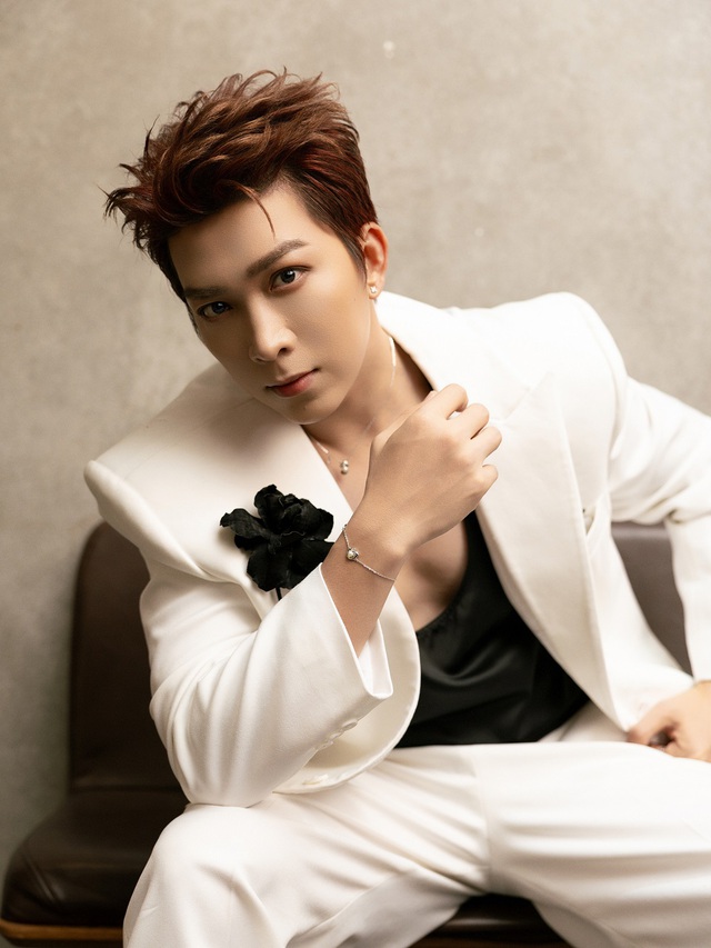 Tăng Ph&uacute;c hết ca h&aacute;t, diễn h&agrave;i, lồng tiếng phim giờ thiết kế cả trang sức- Ảnh 1.