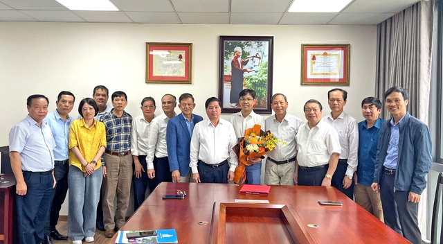 Bổ nhiệm ông Hoàng Đình Văn giữ chức Phó Tổng Biên tập Tạp chí Kinh tế nông thôn
- Ảnh 3. Bổ nhiệm ông Hoàng Đình Văn giữ chức Phó Tổng Biên tập Tạp chí Kinh tế nông thôn
- Ảnh 3.