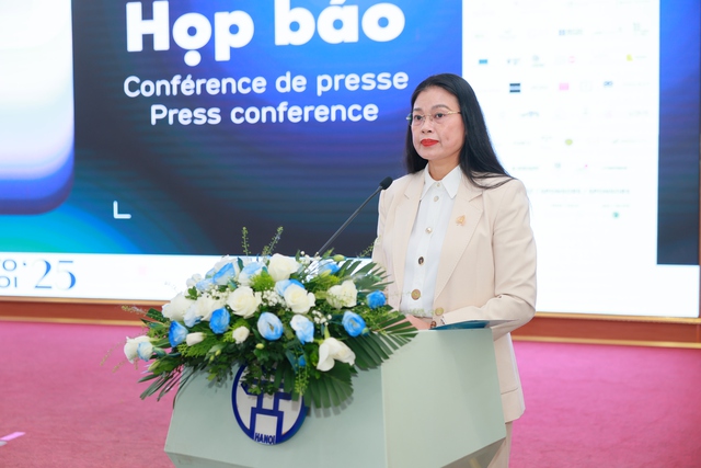 Bà Bạch Liên Hương - Giám đốc Sở Văn hóa và Thể thao Hà Nội phát biểu tại họp báo. Bà Bạch Liên Hương - Giám đốc Sở Văn hóa và Thể thao Hà Nội phát biểu tại họp báo.