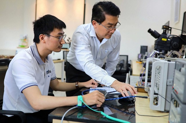 Phòng thí nghiệm vi mạch tại Trường Đại học Bách khoa, Đại học Quốc gia TPHCM. Phòng thí nghiệm vi mạch tại Trường Đại học Bách khoa, Đại học Quốc gia TPHCM.