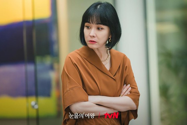 Nữ diễn viên 54 tuổi của phim Queen of Tears: "Tôi đã uống loại nước này được 6 tháng và thấy tóc đang dày hơn, tóc bạc cũng không mọc ra nữa"- Ảnh 1. Nữ diễn viên 54 tuổi của phim Queen of Tears: "Tôi đã uống loại nước này được 6 tháng và thấy tóc đang dày hơn, tóc bạc cũng không mọc ra nữa"- Ảnh 1.