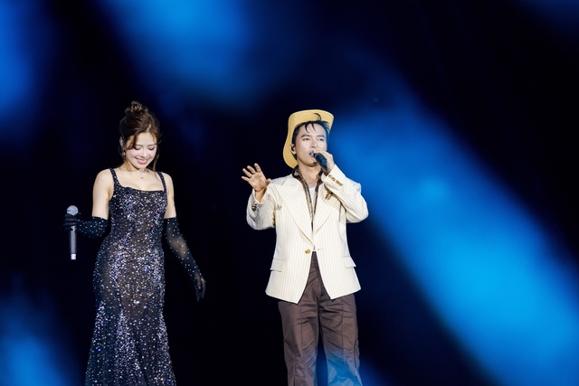 SUPERFEST 2025 “thắp sáng” Thủ đô: Anh Tài - Chị Đẹp hội tụ, hàng chục nghìn người cháy hết mình trong đại tiệc âm nhạc lớn nhất tháng 10- Ảnh 10. SUPERFEST 2025 “thắp sáng” Thủ đô: Anh Tài - Chị Đẹp hội tụ, hàng chục nghìn người cháy hết mình trong đại tiệc âm nhạc lớn nhất tháng 10- Ảnh 10.