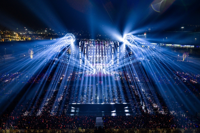 SUPERFEST 2025 “thắp sáng” Thủ đô: Anh Tài - Chị Đẹp hội tụ, hàng chục nghìn người cháy hết mình trong đại tiệc âm nhạc lớn nhất tháng 10- Ảnh 2. SUPERFEST 2025 “thắp sáng” Thủ đô: Anh Tài - Chị Đẹp hội tụ, hàng chục nghìn người cháy hết mình trong đại tiệc âm nhạc lớn nhất tháng 10- Ảnh 2.