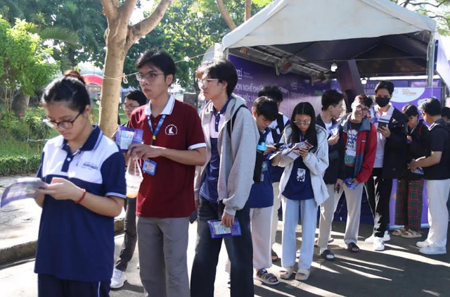 Ngày hội Sinh viên và Doanh nghiệp đợt 2 năm 2025: Cầu nối tri thức – Hội nhập – Phát triển- Ảnh 3. Ngày hội Sinh viên và Doanh nghiệp đợt 2 năm 2025: Cầu nối tri thức – Hội nhập – Phát triển- Ảnh 3.