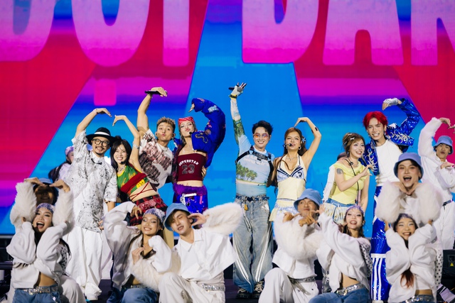 SUPERFEST 2025 “thắp sáng” Thủ đô: Anh Tài - Chị Đẹp hội tụ, hàng chục nghìn người cháy hết mình trong đại tiệc âm nhạc lớn nhất tháng 10- Ảnh 3. SUPERFEST 2025 “thắp sáng” Thủ đô: Anh Tài - Chị Đẹp hội tụ, hàng chục nghìn người cháy hết mình trong đại tiệc âm nhạc lớn nhất tháng 10- Ảnh 3.