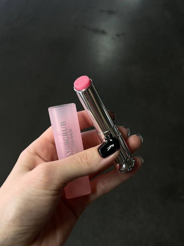 Vouge gọi tên 8 tẩy da chết giúp bạn "đổi đời" đôi môi thâm, khô như ngói- Ảnh 5. Vouge gọi tên 8 tẩy da chết giúp bạn "đổi đời" đôi môi thâm, khô như ngói- Ảnh 5.