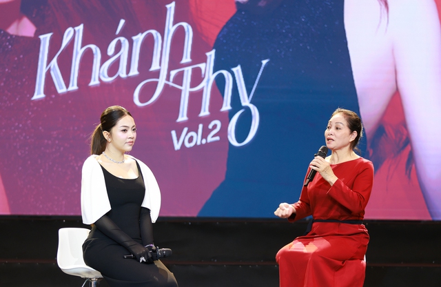 NSND Hà Thuỷ và cô học trò Khánh truc tiep bong da hom nay tại buổi gặp gỡ báo chí giới thiệu album Vol.2