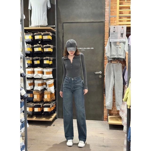 Đổi tủ đồ không cần mua nhiều: Hai màu nâu sữa và xanh jeans là quá đủ- Ảnh 16. Đổi tủ đồ không cần mua nhiều: Hai màu nâu sữa và xanh jeans là quá đủ- Ảnh 16.