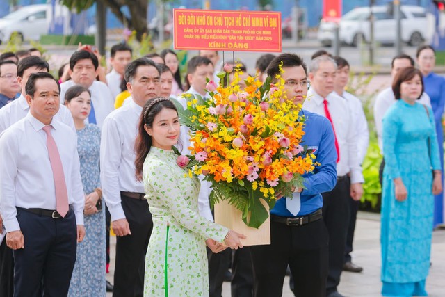 Đảng Ủy Ủy ban nhân dân thành phố Hồ Chí Minh: Tuyên dương điển hình "Dân vận khéo" năm 2025- Ảnh 1. Đảng Ủy Ủy ban nhân dân thành phố Hồ Chí Minh: Tuyên dương điển hình "Dân vận khéo" năm 2025- Ảnh 1.