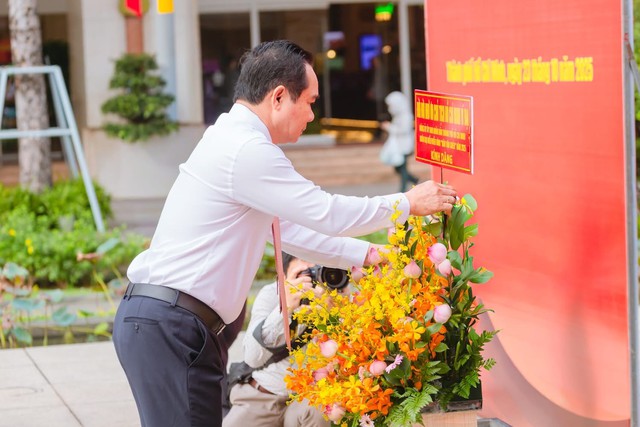 Đảng Ủy Ủy ban nhân dân thành phố Hồ Chí Minh: Tuyên dương điển hình "Dân vận khéo" năm 2025- Ảnh 3. Đảng Ủy Ủy ban nhân dân thành phố Hồ Chí Minh: Tuyên dương điển hình "Dân vận khéo" năm 2025- Ảnh 3.