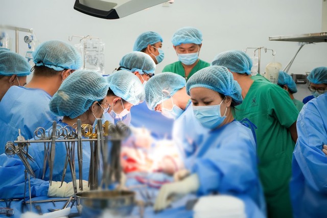 Ca ghép tim đầu tiên từ người cho chết não tại  Bệnh viện Thống Nhất  – Biểu tượng của tình yêu thương và sự sống- Ảnh 2. Ca ghép tim đầu tiên từ người cho chết não tại  Bệnh viện Thống Nhất  – Biểu tượng của tình yêu thương và sự sống- Ảnh 2.