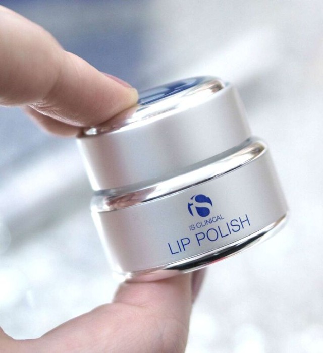 Vouge gọi tên 8 tẩy da chết giúp bạn "đổi đời" đôi môi thâm, khô như ngói- Ảnh 4. Vouge gọi tên 8 tẩy da chết giúp bạn "đổi đời" đôi môi thâm, khô như ngói- Ảnh 4.