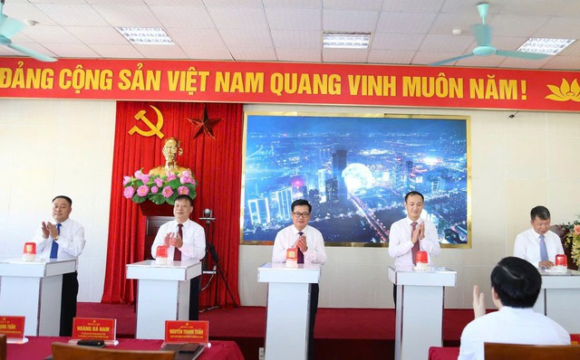 Hạ Long định hướng trở thành trung tâm dịch vụ tài chính gắn với tăng trưởng “xanh” điển hình của cả nước- Ảnh 1. Hạ Long định hướng trở thành trung tâm dịch vụ tài chính gắn với tăng trưởng “xanh” điển hình của cả nước- Ảnh 1.