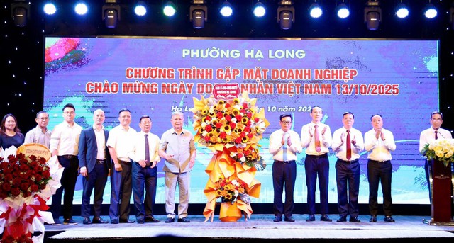 Hạ Long định hướng trở thành trung tâm dịch vụ tài chính gắn với tăng trưởng “xanh” điển hình của cả nước- Ảnh 5. Hạ Long định hướng trở thành trung tâm dịch vụ tài chính gắn với tăng trưởng “xanh” điển hình của cả nước- Ảnh 5.