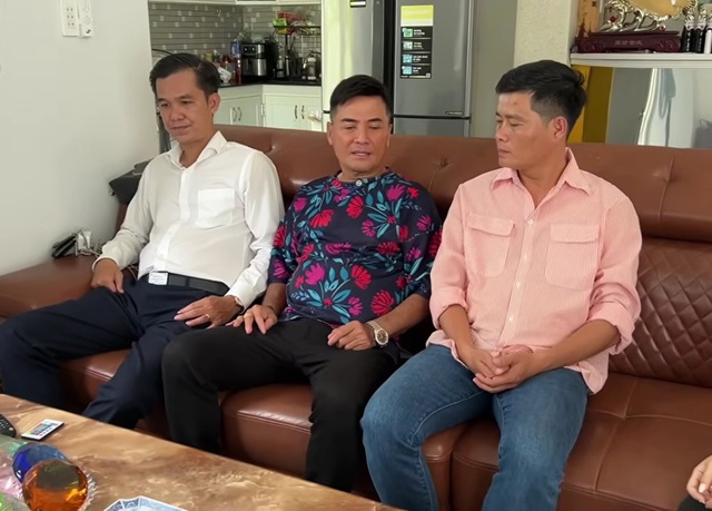 Chân dung ông hoàng nhạc sến miền Tây bỏ TP.HCM về Phú Quốc xây biệt thự nghìn m2- Ảnh 4. Chân dung ông hoàng nhạc sến miền Tây bỏ TP.HCM về Phú Quốc xây biệt thự nghìn m2- Ảnh 4.