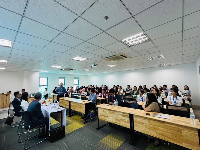 Bệnh viện Lê Văn Thịnh tổ chức Hội nghị Khoa học Quốc tế lần thứ 2 năm 2025: Chuyển đổi số – Hướng đến xây dựng hệ thống y tế thông minh- Ảnh 8. Bệnh viện Lê Văn Thịnh tổ chức Hội nghị Khoa học Quốc tế lần thứ 2 năm 2025: Chuyển đổi số – Hướng đến xây dựng hệ thống y tế thông minh- Ảnh 8.
