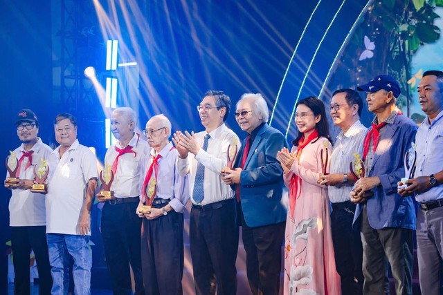 Họp mặt văn nghệ sĩ gắn bó và trưởng thành từ phong trào nhà thiếu k+ truc tiep bong da Thành phố (1975 – 2025): Lớn lên cùng thành phố, viết tiếp những ước mơ- Ảnh 3.